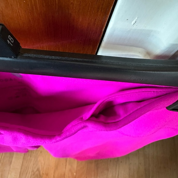 Yogalicious Pink Leggings for Bold Style - Picture 4 of 4